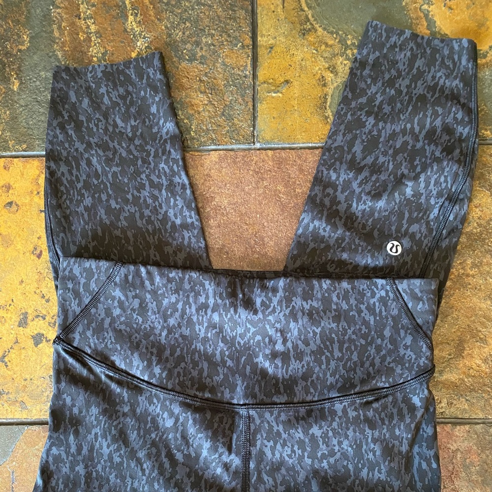 Lululemon Base Pace High-Rise Running tight 25”. Size 8